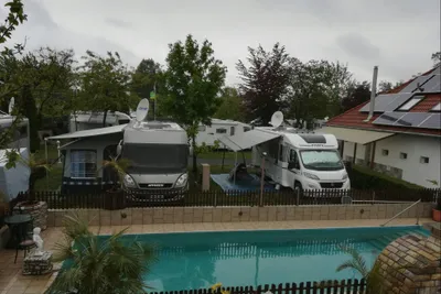 Dieter's Camping - Wohnmobil- und Wohnwagenstellplätze am Freibad