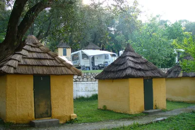 Camping Dionysus - Bungalows im Grünen auf dem Campingplatz