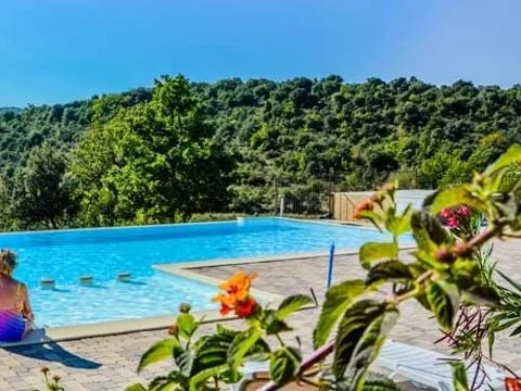 Domaine de Chadeyron - Camping et gîtes