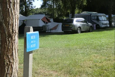 Camping Domaine du Bien Vivre - Standplätze auf dem Campingplatz