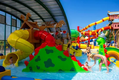 Camping Municipal Champ de Course - Spielbereich im Freibad