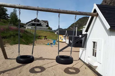 Egenes Camping  -  Spielplatz vom Campingplatz mit Schaukeln