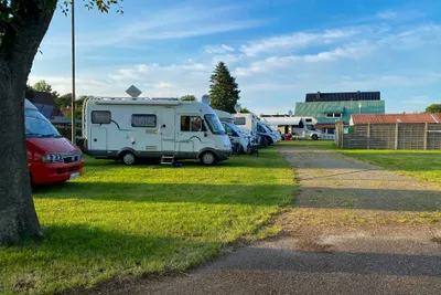 Elbdeichcamp Brunsbüttel - Standplätze auf dem Campingplatz