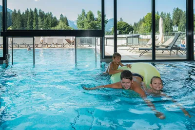 Euro-Camp Wilder Kaiser  - Kinder im Indoor Pool vom Campingplatz