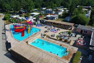 Eurocamp Spreewaldtor - Freibad mit Kinderspielbereich auf dem Campingplatz