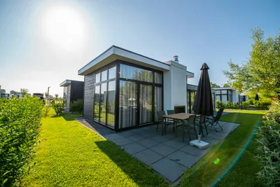 EuroParcs Bad MeerSee - Mobilheim mit Terrasse auf dem Campingplatz