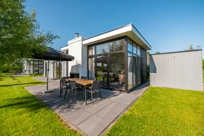 EuroParcs Bad MeerSee - Mobilheim mit Terrasse auf dem Campingplatz