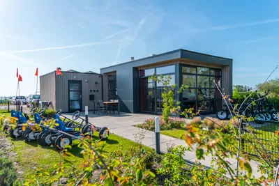 EuroParcs Enkhuizer Strand - Rezeptionsgebäude auf dem Campingplatz