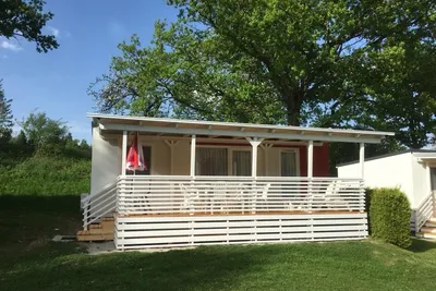 Familien- und Erlebniscamping Poglitsch  -  Mobilheim mit Veranda auf dem Campingplatz
