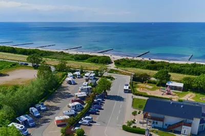 Ferien-Camp Börgerende - Blick auf Wohnmobilhafen auf dem Campingplatz 