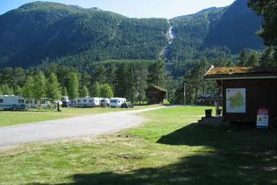 Flateland Camping - Wohnmobil- und Wohnwagenstandplätze auf der Wiese
