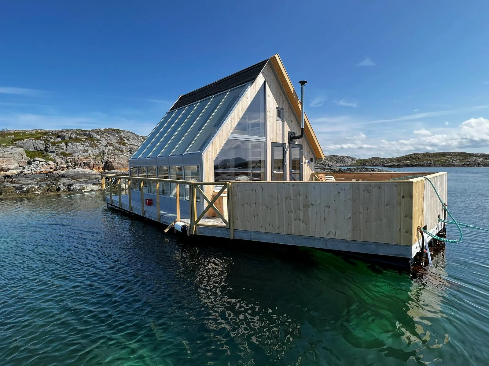 FLOATING SUITE