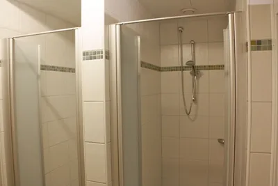 Forellencamp - Duschen im Sanitärbereich