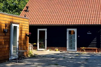 Forest Camp - Außenansicht Sanitärgebäude
