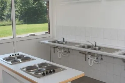 Friesland Camping - Innenansicht der Gemeinschaftsküche auf dem Campingplatz
