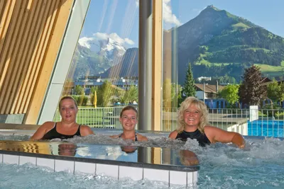 Frutigresort - Whirlpool im Hallenbad auf dem Campingplatz