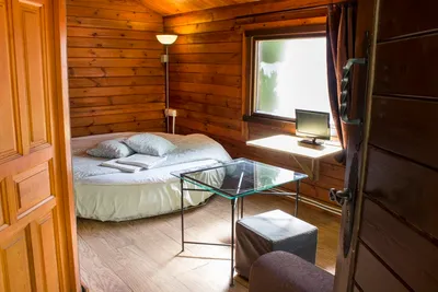 Camping Fuente del Lobo -  Innenansicht von Zimmer mit Fenster auf dem Campingplatz