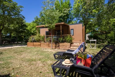 Gervanne Camping  - Mobilheim mit Veranda auf dem Campingplatz