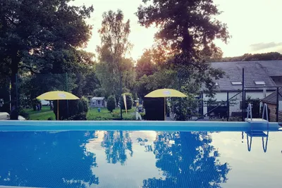 Camping Spineuse Neufchâteau - Swimmingpool des Campingplatzes