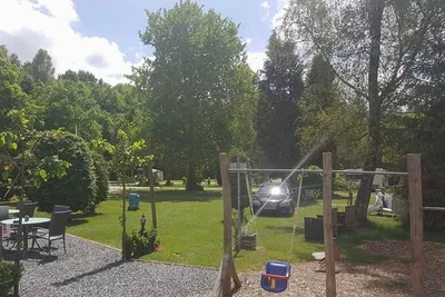 Camping Spineuse Neufchâteau - Kinderschaukeln auf dem Campingplatz