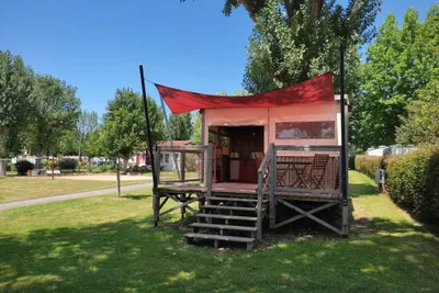 Camping Goyetchea  - Mobilheim mit Terrasse auf dem Campingplatz