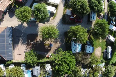 Camping Gretl am See  -  Wohnwagen- und Zeltstellplatz vom Campingplatz im Grünen aus der Vogelperspektive