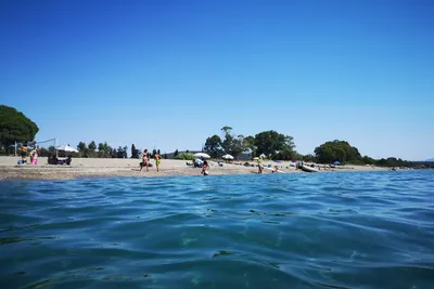 Camping Gythion Bay  -  Camper am Strand vom Campingplatz