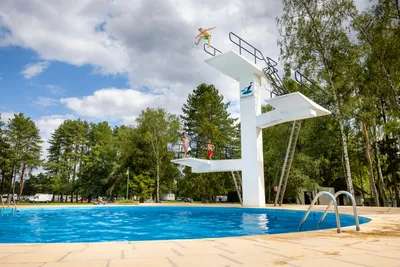 Camping Heidestrand - Pool mit Sprungturm auf dem Campingplatz