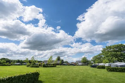 Camping Heuvelland Oaze  50+ boerderijcamping Heuvelland Oaze - Campingplatz im Sommer