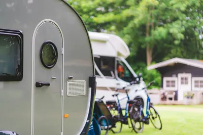 Hillerød Camping - Wohnmobil- und Wohnwagenstandplätze auf der Wiese