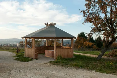 Camping Hofgut Hopfenburg  - überdachter Grill auf dem Campingplatz