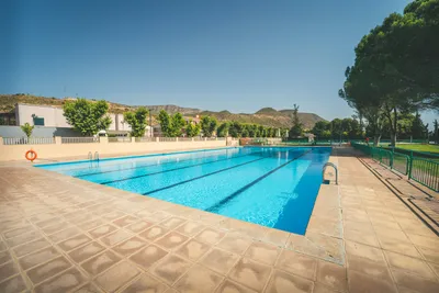 HolaCamp Mequinenza  Camping 3 Estrellas Mequinenza - Blick auf den Pool im Freien