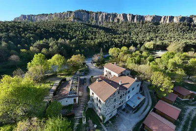 Huttopia Barcelona Pirineos  Camping El Berguedà  - Campingplatz aus der Vogelperspektive