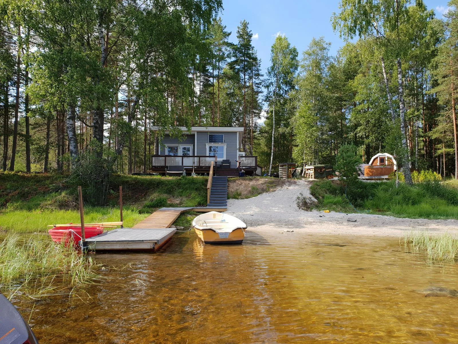 Hytte med tønnebadstue,