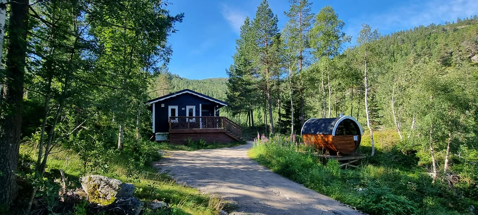 Hytte med tønnebadstue p