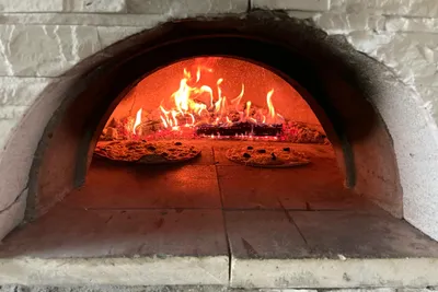 Idéal Camping - Pizzaofen im Restaurant des Campingplatzes