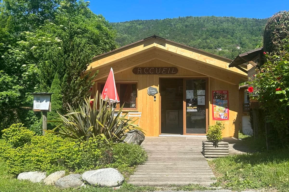 Ideal Camping Lampele (lake.bike Basecamp)