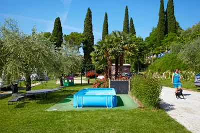 Camping Ideal Molino  - Planschbecken und Volleyballfeld auf dem Campingplatz