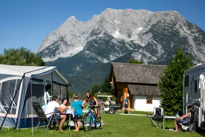 Camping Im Dörfl  -  Wohnwagen- und Zeltstellplatz mit Blick auf die Berge