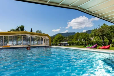 Camping Juritz  -  Pool mit Blick auf die Berge