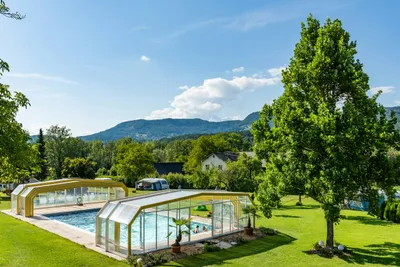 Camping Juritz  -  Poolbereich im Grünen