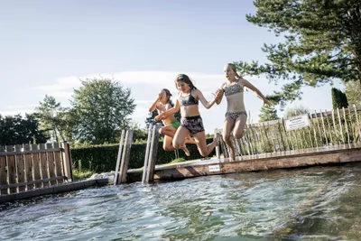 Kaiser Camping - Naturschwimmteich auf dem Campingplatz