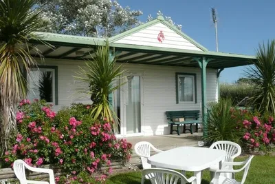 Camping Ker Vella  - Mobilheim mit Veranda auf dem Campingplatz