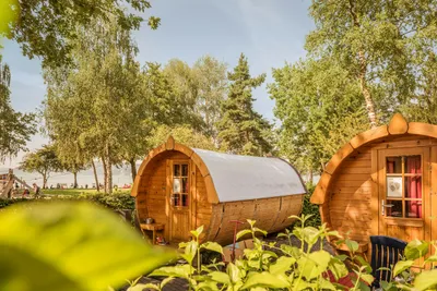Camping Klausenhorn  -  Mobilheime vom Campingplatz mit Veranden und Blick auf den Bodensee