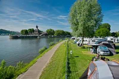 KNAUS Campingpark Rhein-Mosel/Koblenz - Stellplätze nahe des Ufers