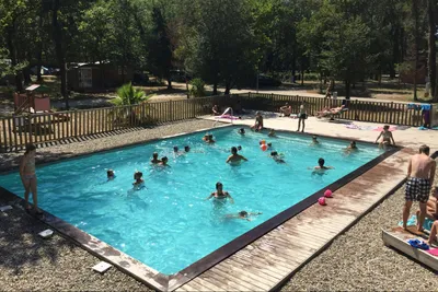 Camping L' Art de Vivre - Swimmingpool mit Liegen
