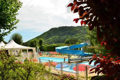 Camping L' Europe - Swimmingpool mit Wasserrutsche auf dem Campingplatz