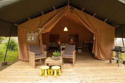 Camping La Chauderie -  Mobilheim mit Terrasse auf dem Campingplatz