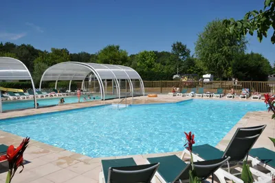 Camping La Mignardière - Freibad auf dem Campingplatz