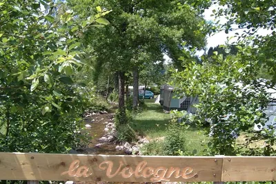 Camping La Vologne - Standplätze im Grünen auf dem Campingplatz